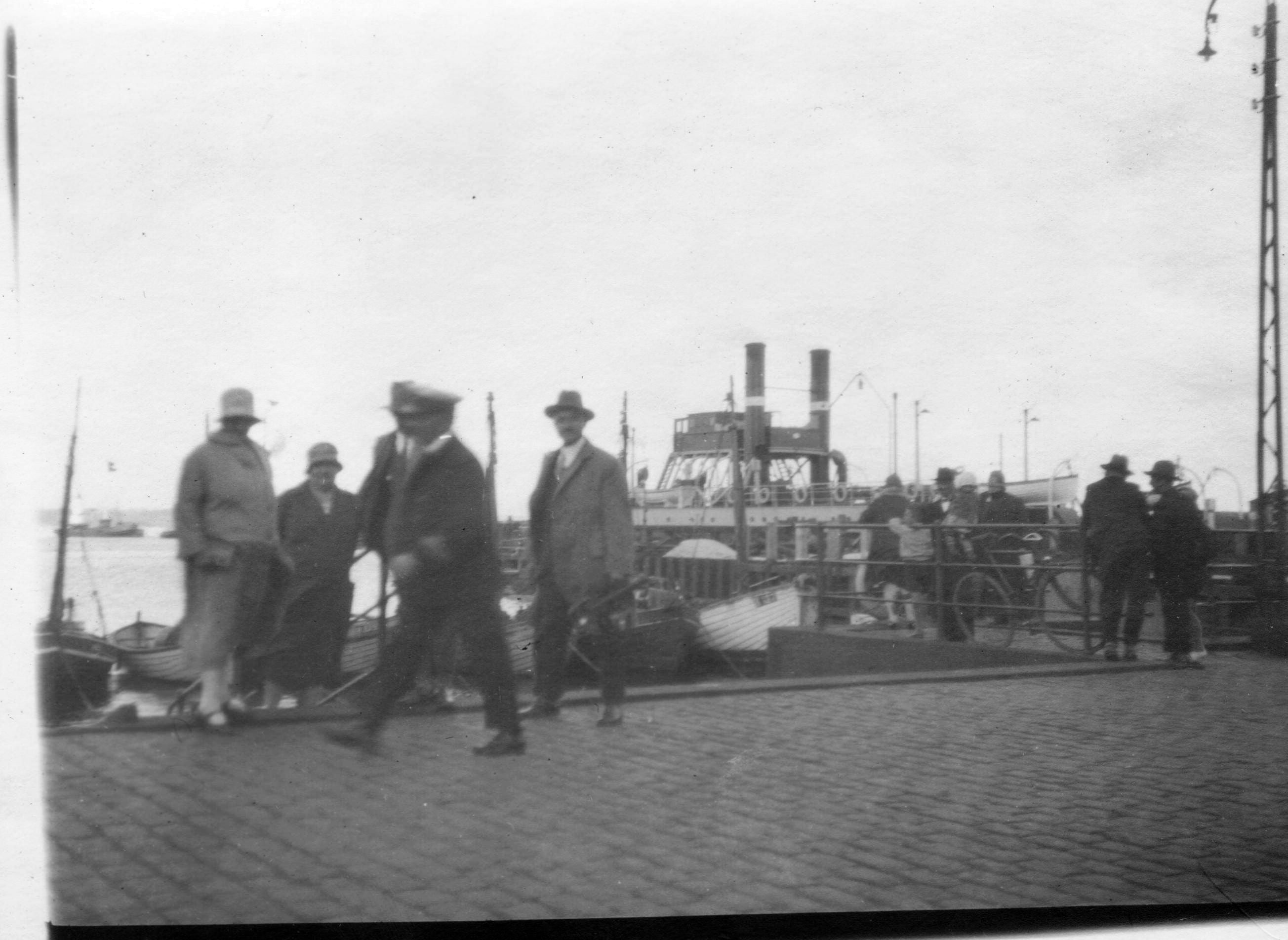 59.129  Havnen i Helsingør 3000  Hjulfærgen, KRONPRINSESSE LOUISE. Den var Helsingørs første færge der kunne sejle togvogne til Sverige. (Startede i år 1892) Iflg. Kenneth Verting  H-H 21.5.17
