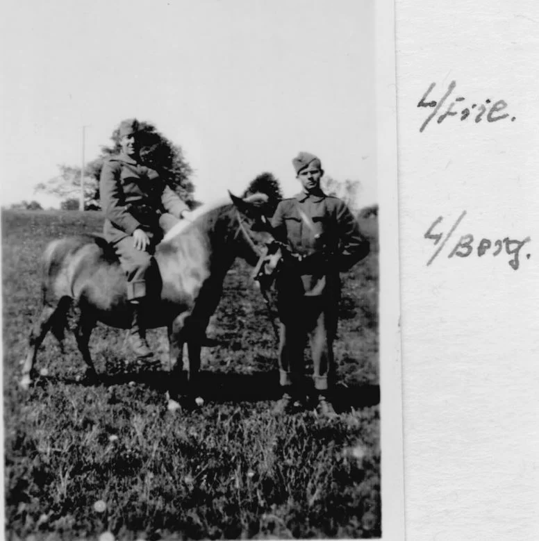 100.129 løjtnant Friie til hest. 1933