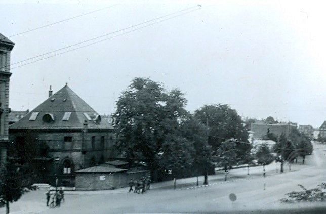 30.745 Åboulevard med udsigt til hjørnet ved Ewaldsgade. Forår 1944