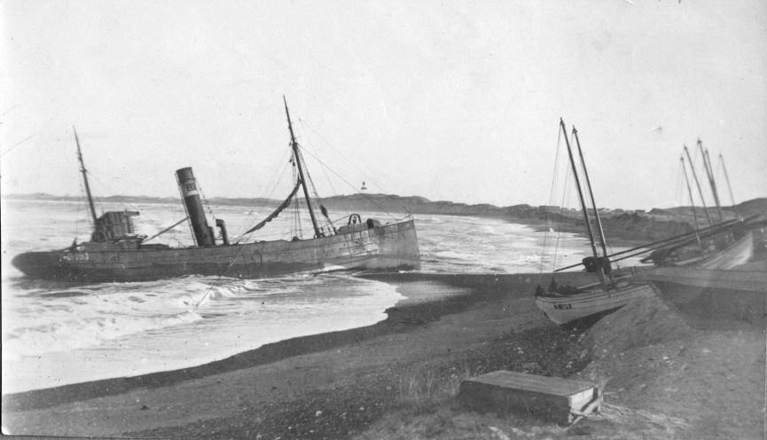 71.161 Klitmøller 1909: Damperen Lepantos stranding ved Klitmøller 5. januar 1909.