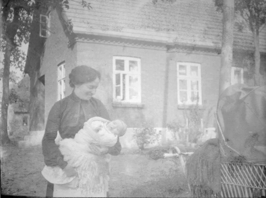71.24 Letbæk mølle hvor Holga Bache med datteren Lull rekreerede ca 1906  Postnummer 6800