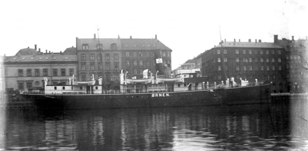 11431.8  Post og passagerskibet Ørnen. Sejlede mellem København og Rønne.