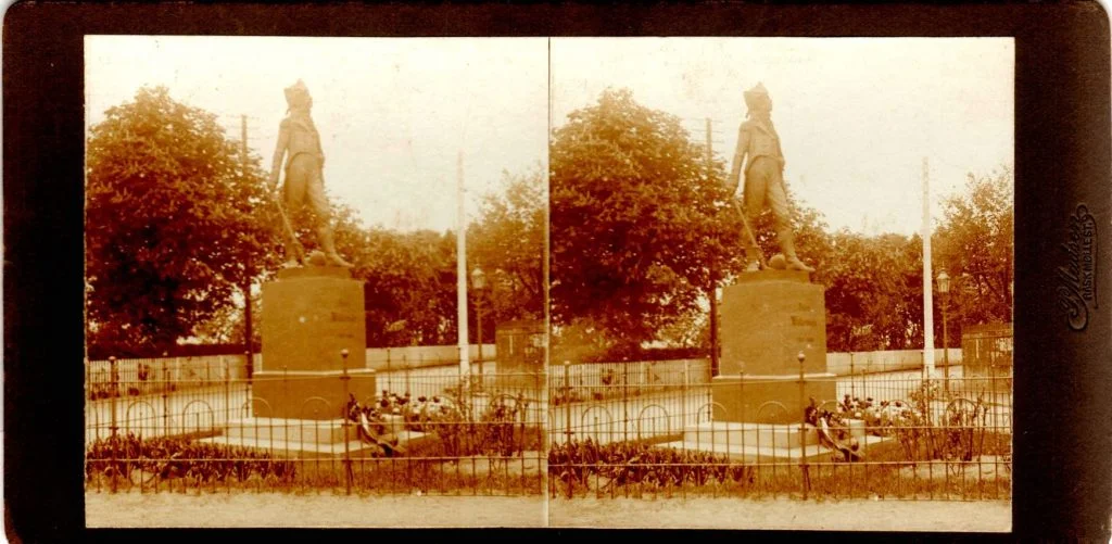 11432.14  Willemoes monument, Assens 5610  Billede optaget cirka 1914  Fotograf Peter Møller, Rask Mølle