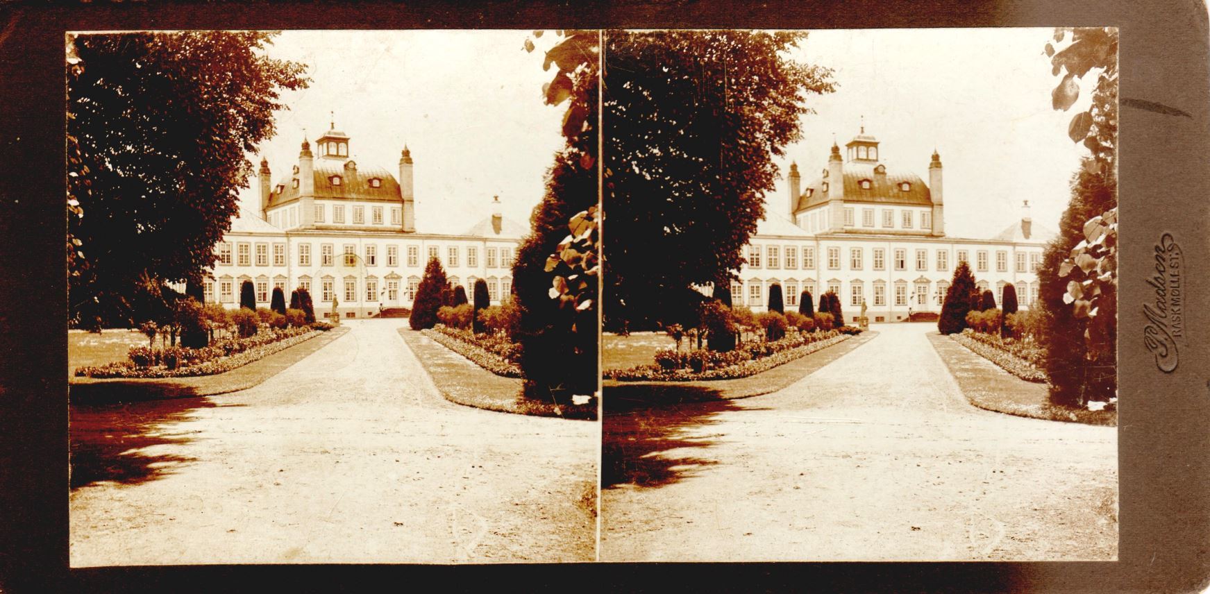 11432.6  Havesiden, Fredensborg Slot cirka 1914.  Fotograf Peter Møller, Rask Mølle