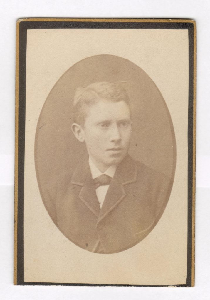 75.69  Oskar Sophus  Borch, f. 13.2 1866, bror til Olaf Georg Borch.  Fotograf P. Fristrup, Kjøbmagergade 9, København