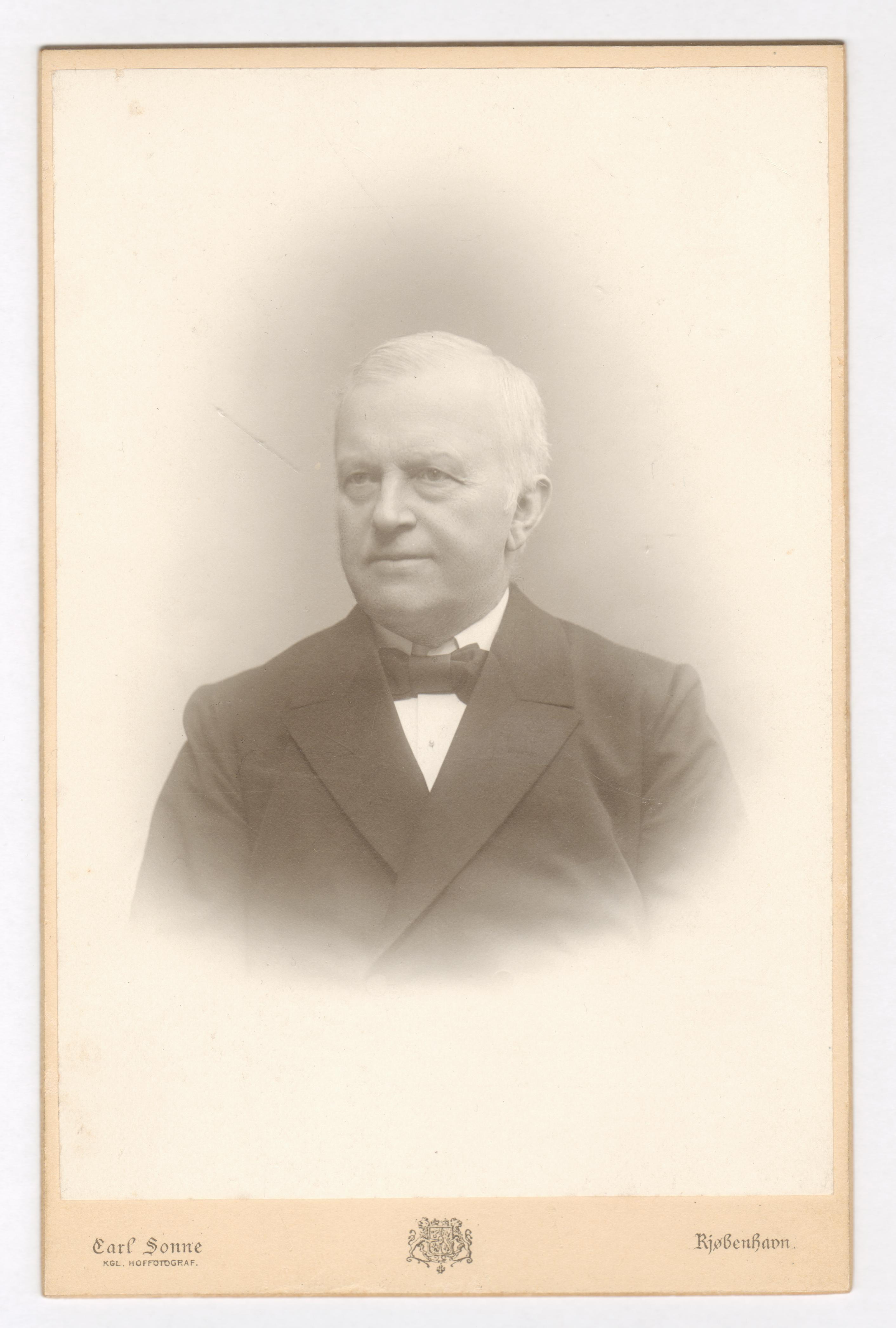 75.73  Hans Staal Lytzen Albeck f. 1832 d. 1918 Søn af krigskommisær Carl Emil Albeck.  Fotograf Carl Sonne, Gothersgade 45, København