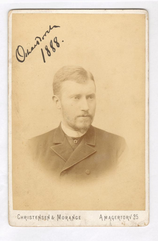 75.79  Oscar Borch f. 13.2.1866, søn af G.F Borch.  Fotograf Christensen og Morange, Amagertorv 25, København. Dateret 188