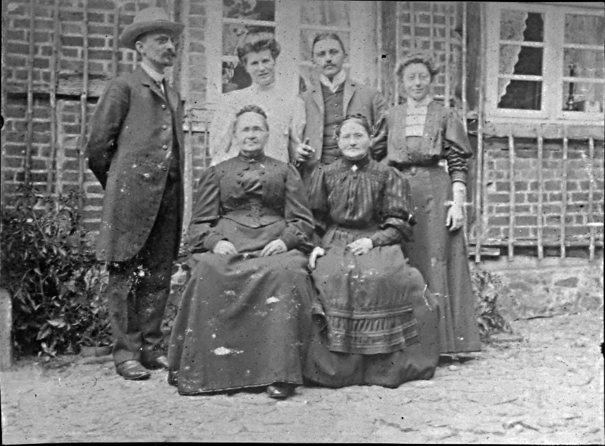 30.33 Erna og Wilhelm Schmuhl på familiebesøg i Tyskland september 1907.