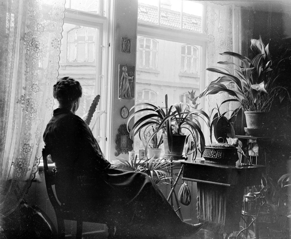 24.6  Vesterbrogade 186, Frederiksberg. Formodentlig Anna Johanne Elisabeth Teilmann ved vinduet.