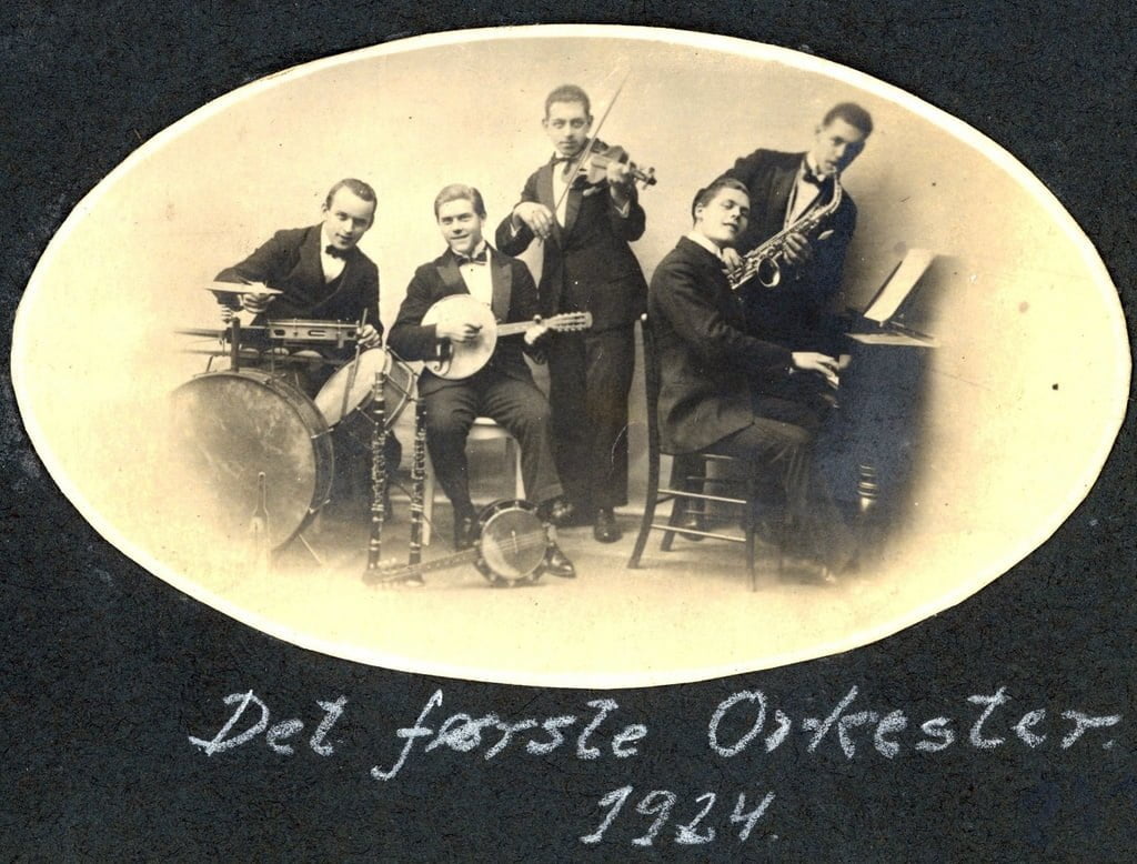 70.273 Det første orkester 1924 Svend Stokholm Lundsgaard til venstre.