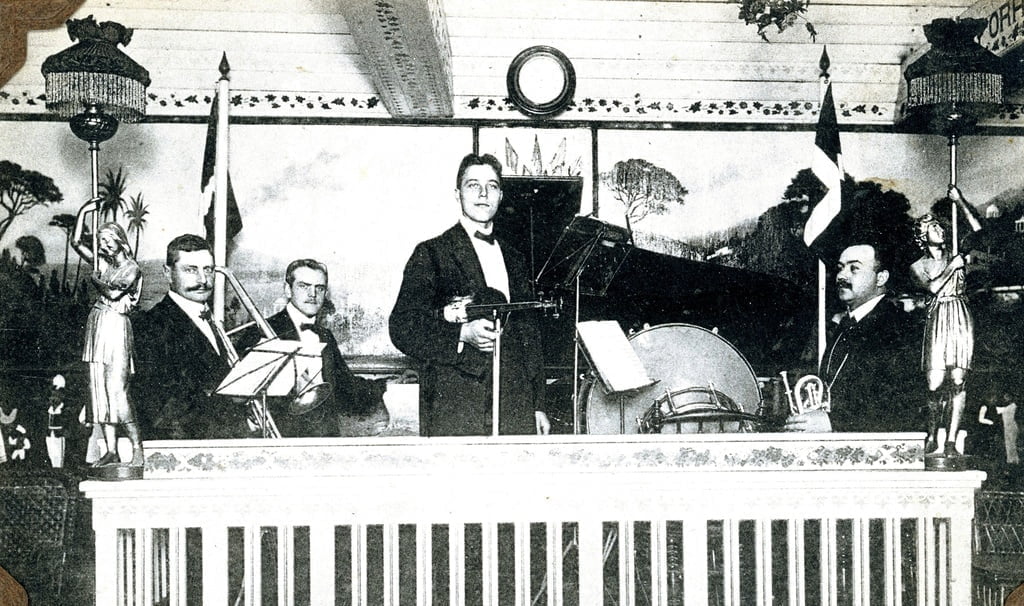 70.305 Harald Mortensens orkester St. Vibenshus ca. 1909