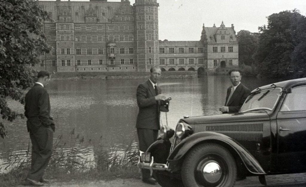 3.520 Besøg ved Frederiksborg Slot cirka 1950