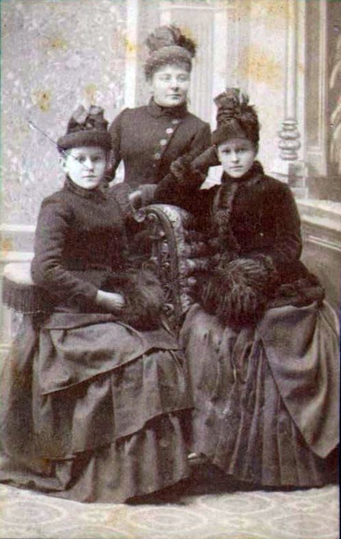74.84 Magdalene, Caroline og Ida Johanne Møller.