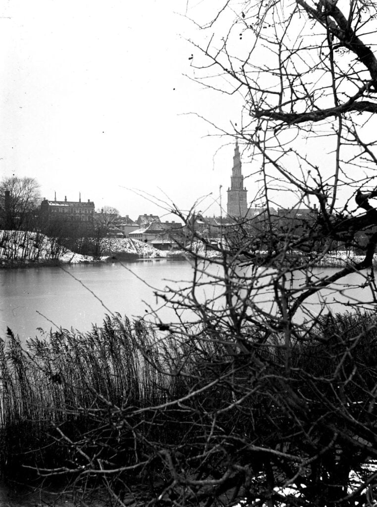 13897.3.11 Christianshavns vold set fra nuværende Enveloppeparken, København.