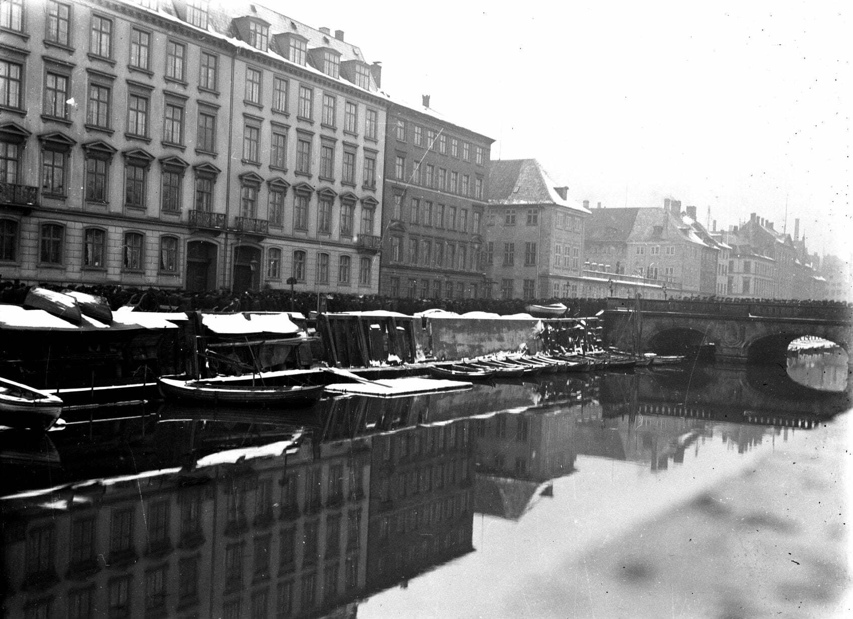 13897.9.7 Frederiksholms kanal ved Chr. IXs begravelse 1906.