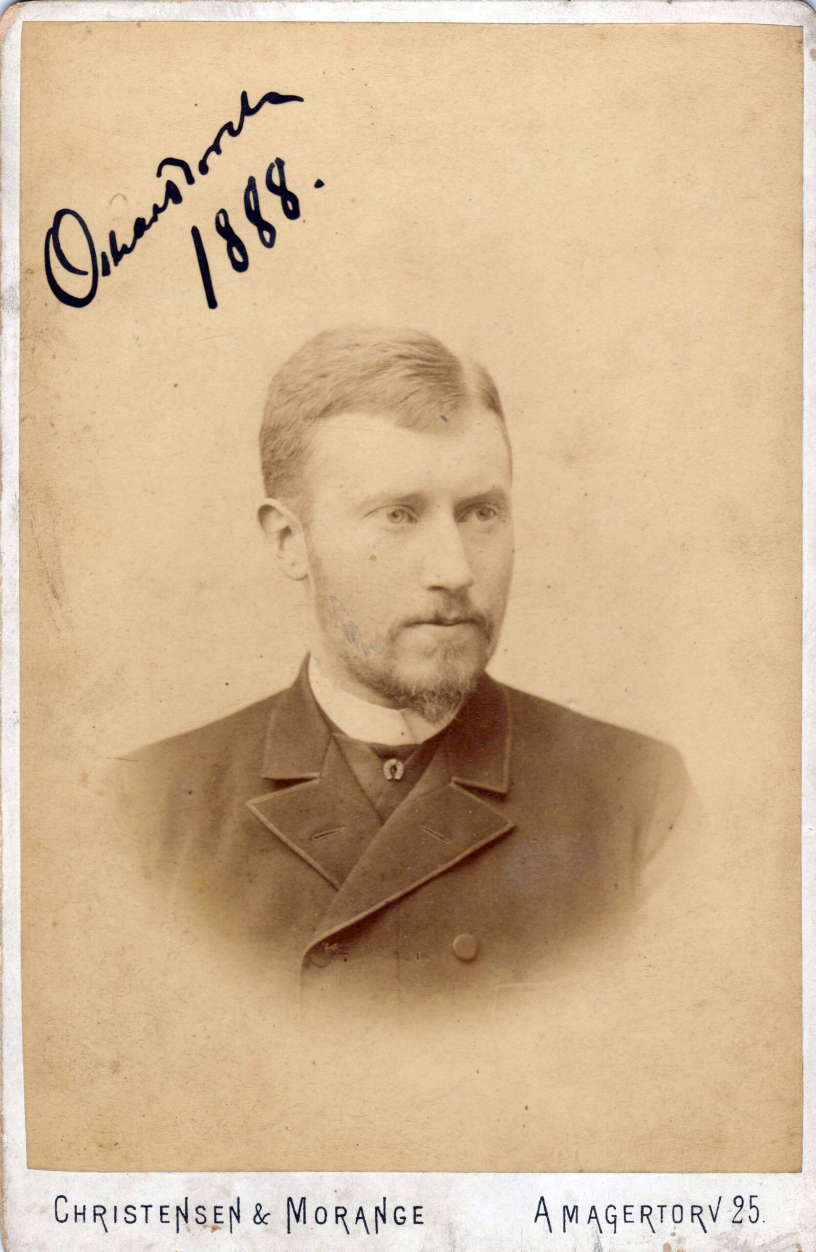 75.79 Oscar Borch f. 13.2.1866, søn af G.F Borch. Fotograf Christensen og Morange, Amagertorv 25, København. Dateret 1888