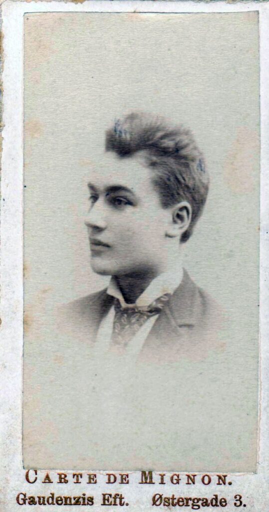 75.97 Aage Borch, søn af William Borch, broder til Anna. Fotograf Carte Mignon, Gaudenzis Eftf. København. Udateret men Gaudenzi dør i 1888, så derefter.