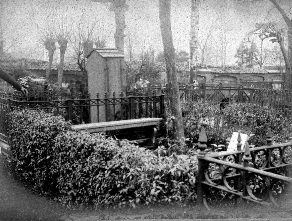 53.44 Familiegravstedet fotograferet år 1900