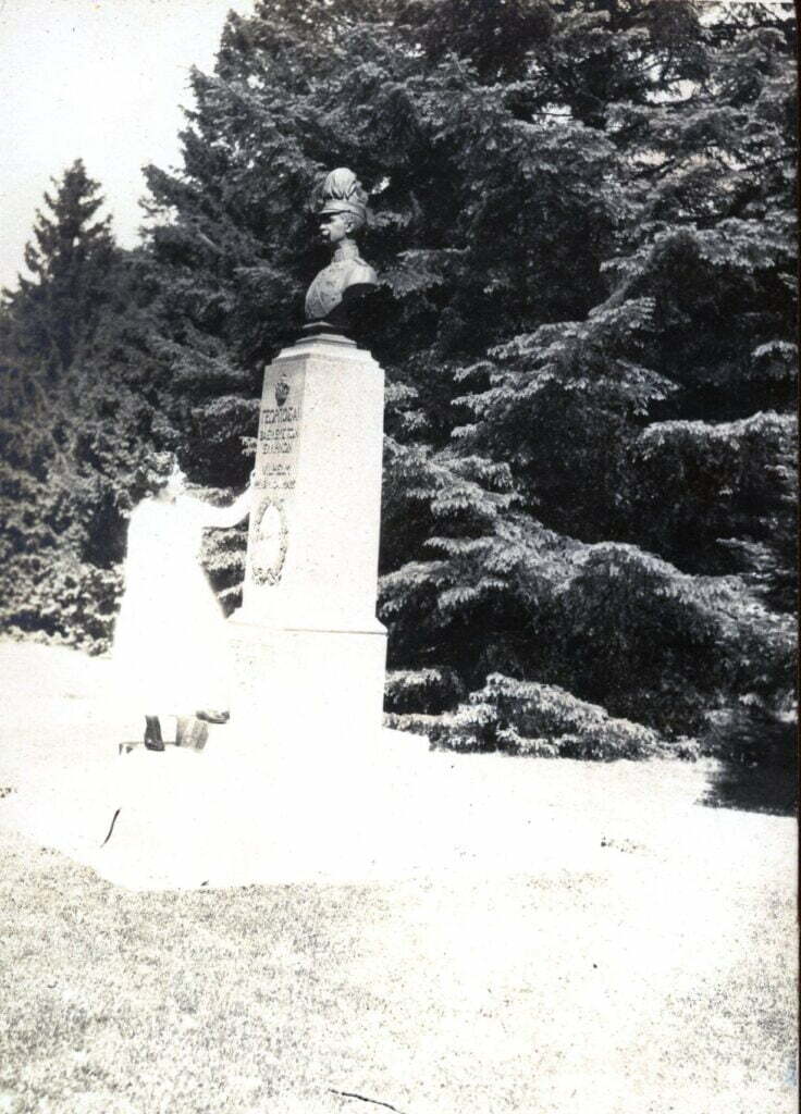 53.45 Kong Georg af Grækenlands statue i Fredensborg slotshave 22.maj 1921