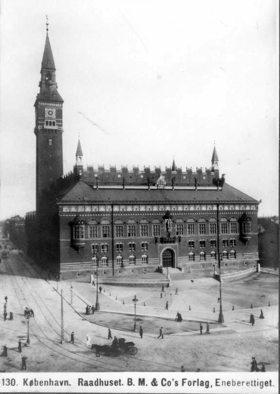 10879.7 Københavns rådhus.