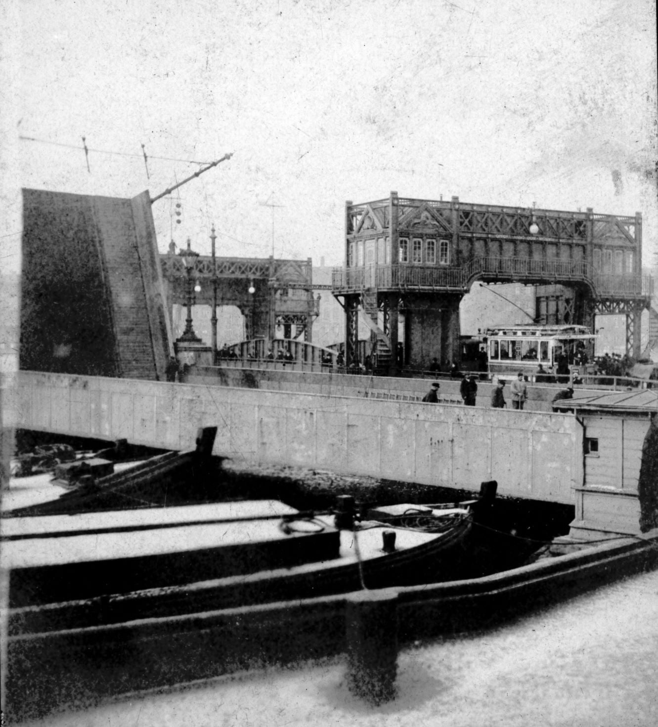 11859.1 Den femte Knippelsbro-Pavillonbroen fra 1908. Udsnit af stereobillede. Man ser, udover Pavillonbroen, også den forrige Knippelsbro (B&W-Broen) i forgrunden.