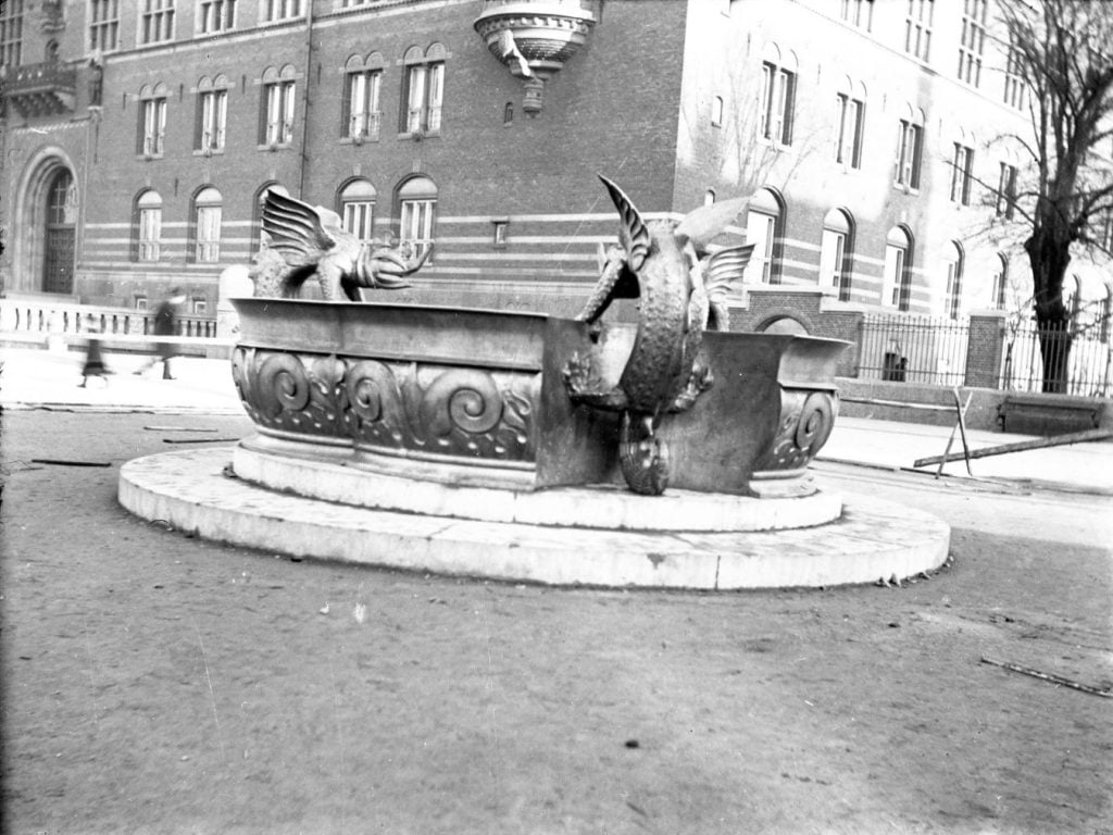 13897.10.1 Springvandet foran Københavns Rådhus cirka 1905