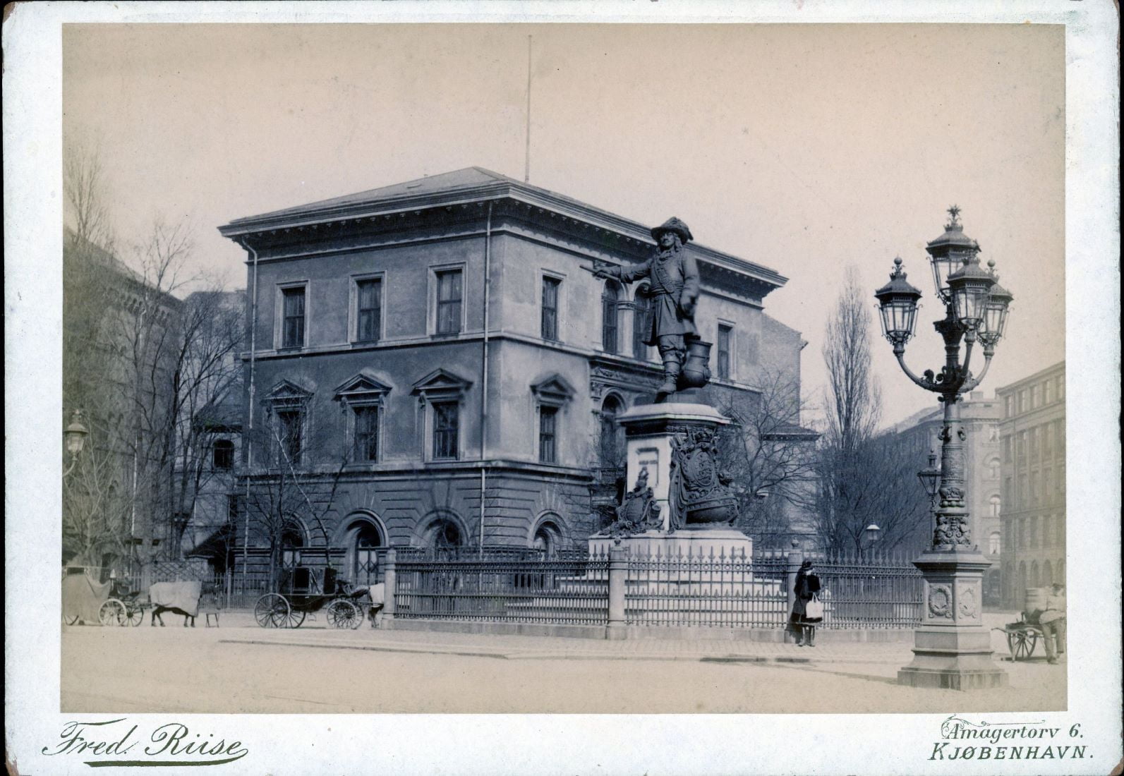 14085.23 Studenterforeningen med Niels Juels monument.