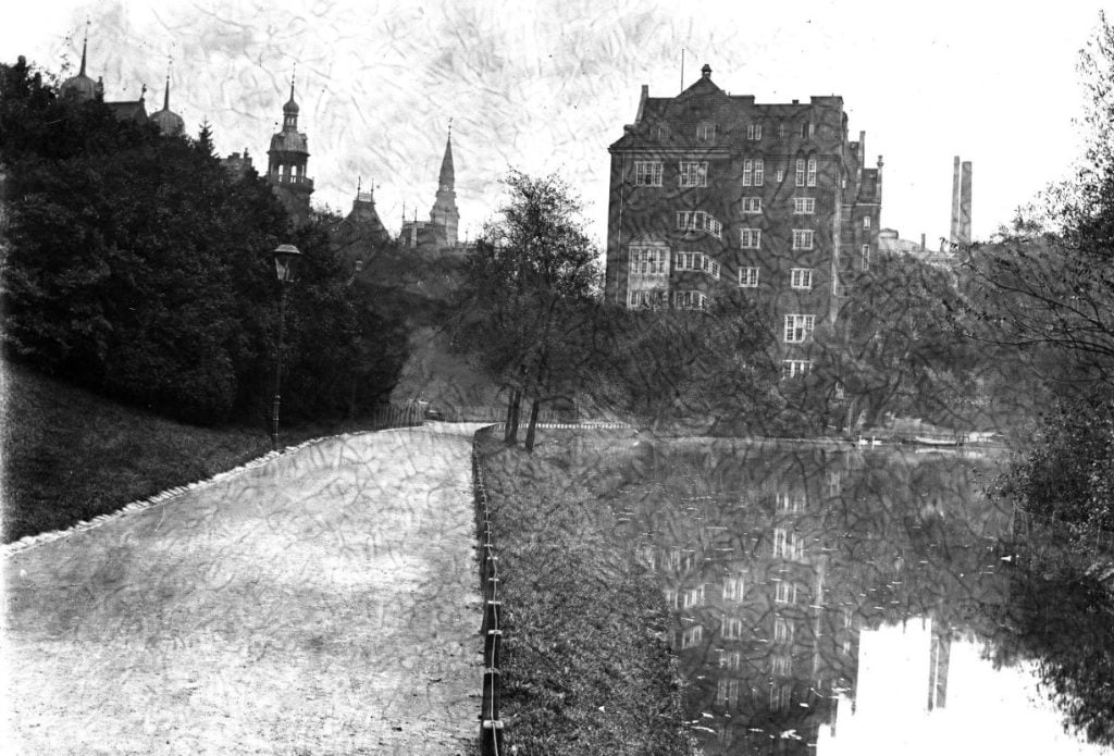 14183.4.2 Aborresøen med Lille Rosenborg til venstre og Rådhustårnet i ca midten.
