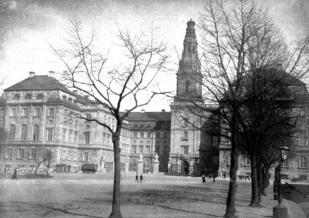 53.41 Christiansborg Slot 11. april 1921.