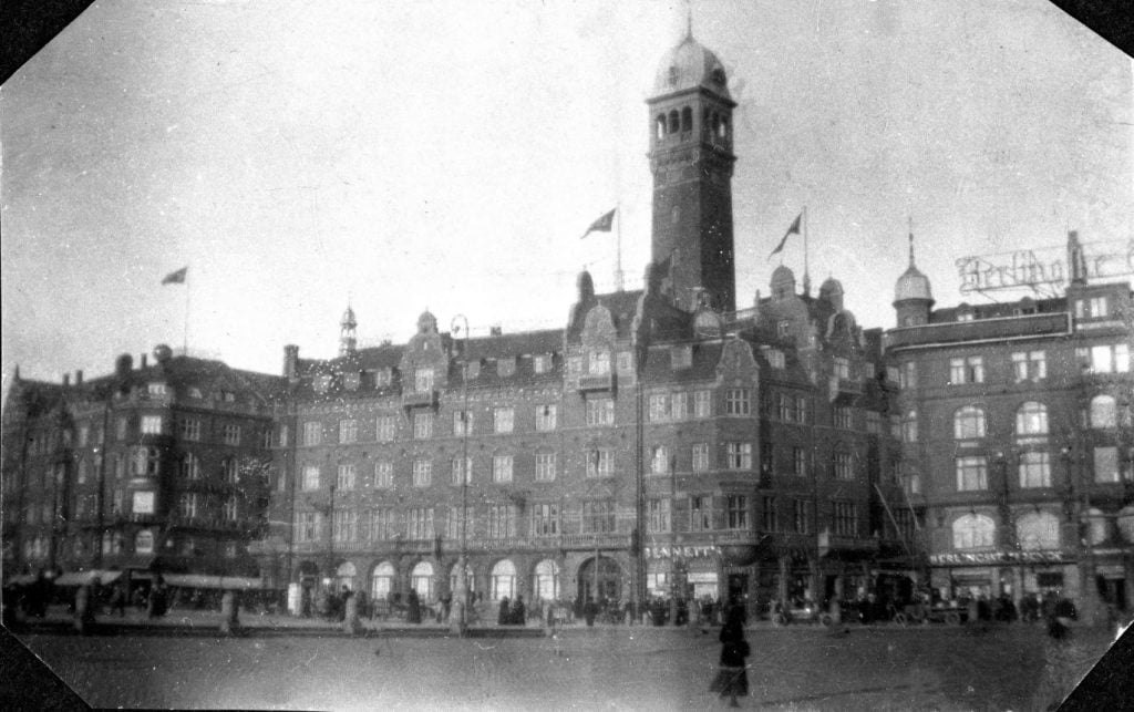 57.296 Rådhuspladsen, april 1925.
