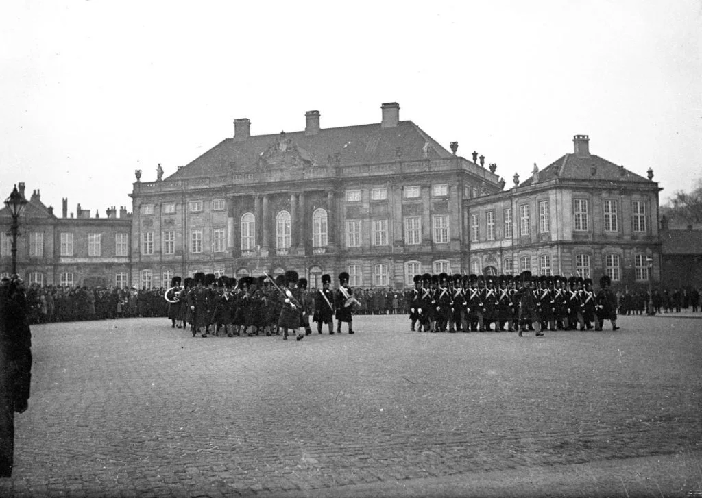 80.136 Amalienborg, Vagtparaden.