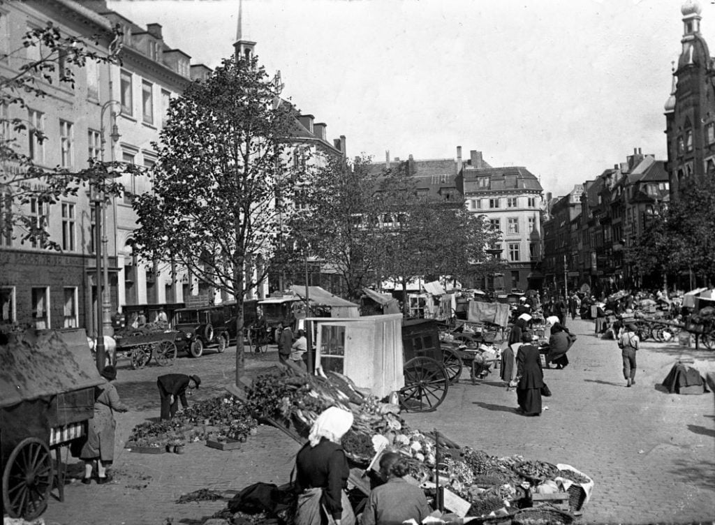 80.195 Blomstertorvet, Højbro plads 1928.