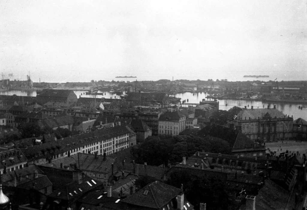 80.409 Amalienborg slot set fra Marmorkirkens tårn.