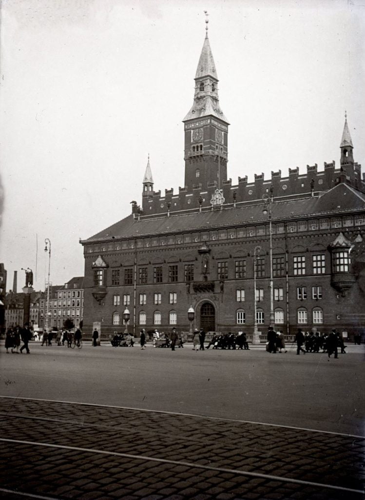 80.67 Københavns rådhus.