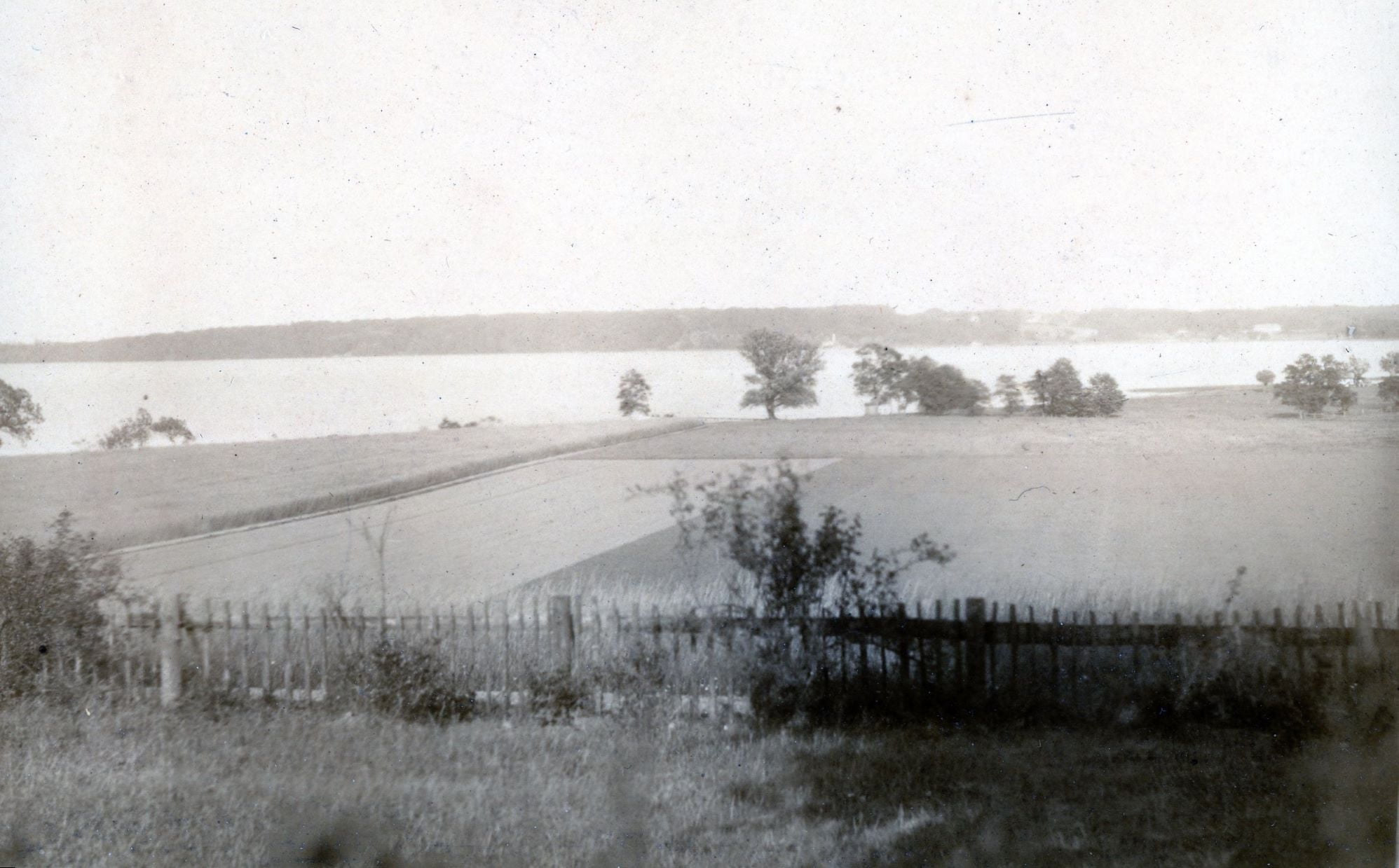 53.39 Udsigt over Esrum sø fra Nødebo kros have 28. maj 1921