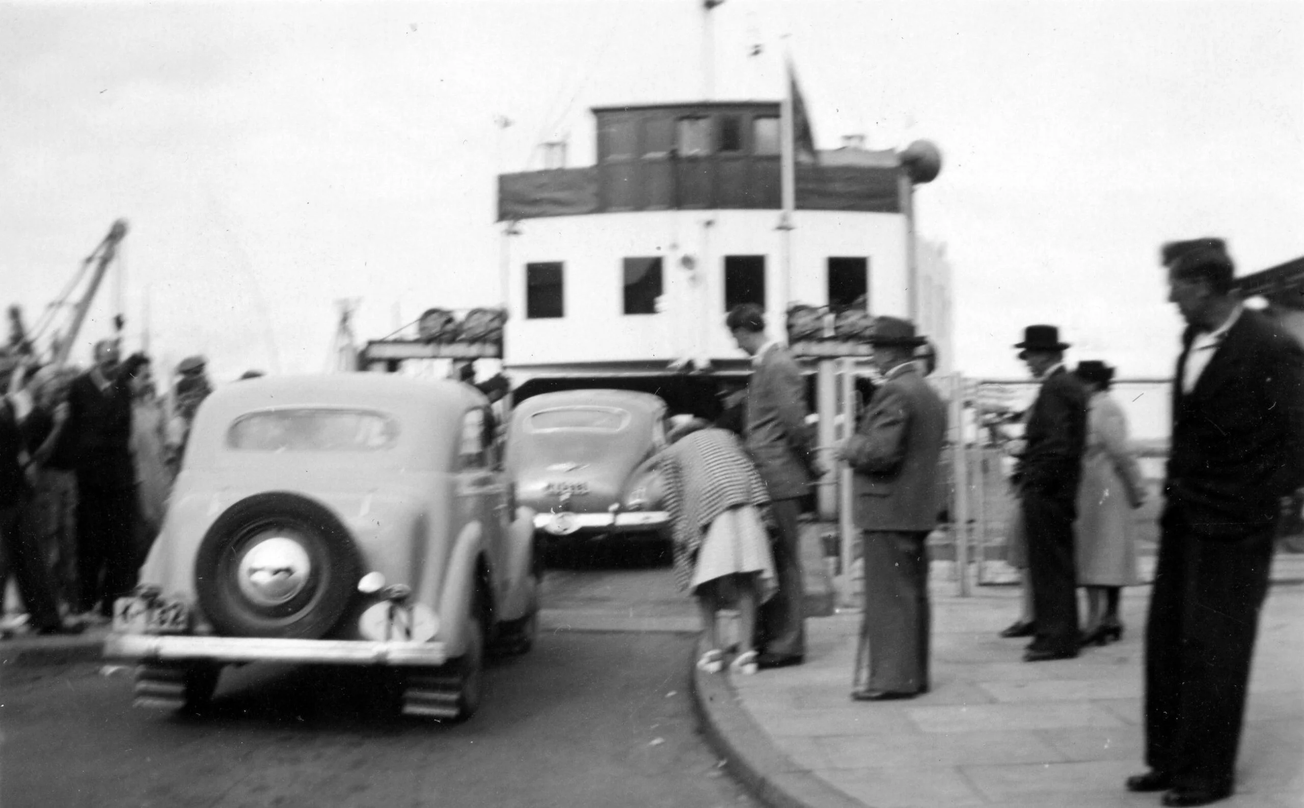 56.35 Helsingør cirka 1949. DSB eneste rene bilfærge i færgeleje 3, der var uden jernbaneskinner. Bygget i 1935 og indsat samme år til sejlads i sommermånederne. 1972 var sidste sommer den sejlede.