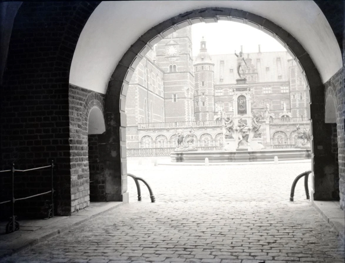 61.28 Frederiksborg Slot. Ukendt fotograf år 1916.