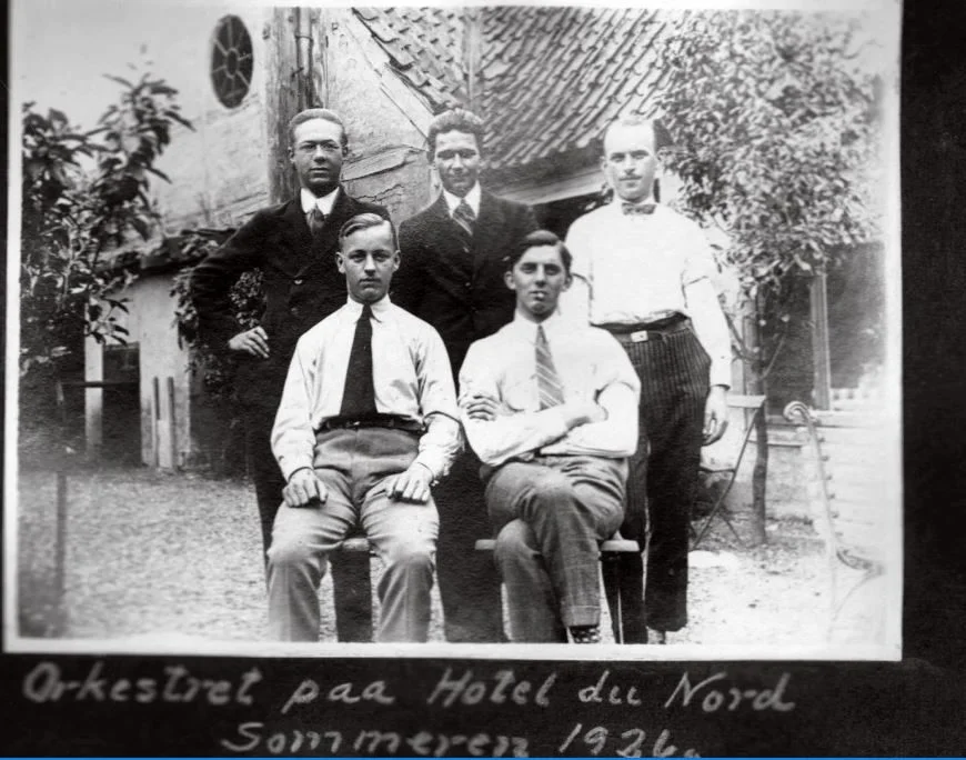 70.262 Orkestret på Hotel Du Nord, sommeren 1926. Svend Stokholm Lundsgaard f. 10.9. 1901 til højre.