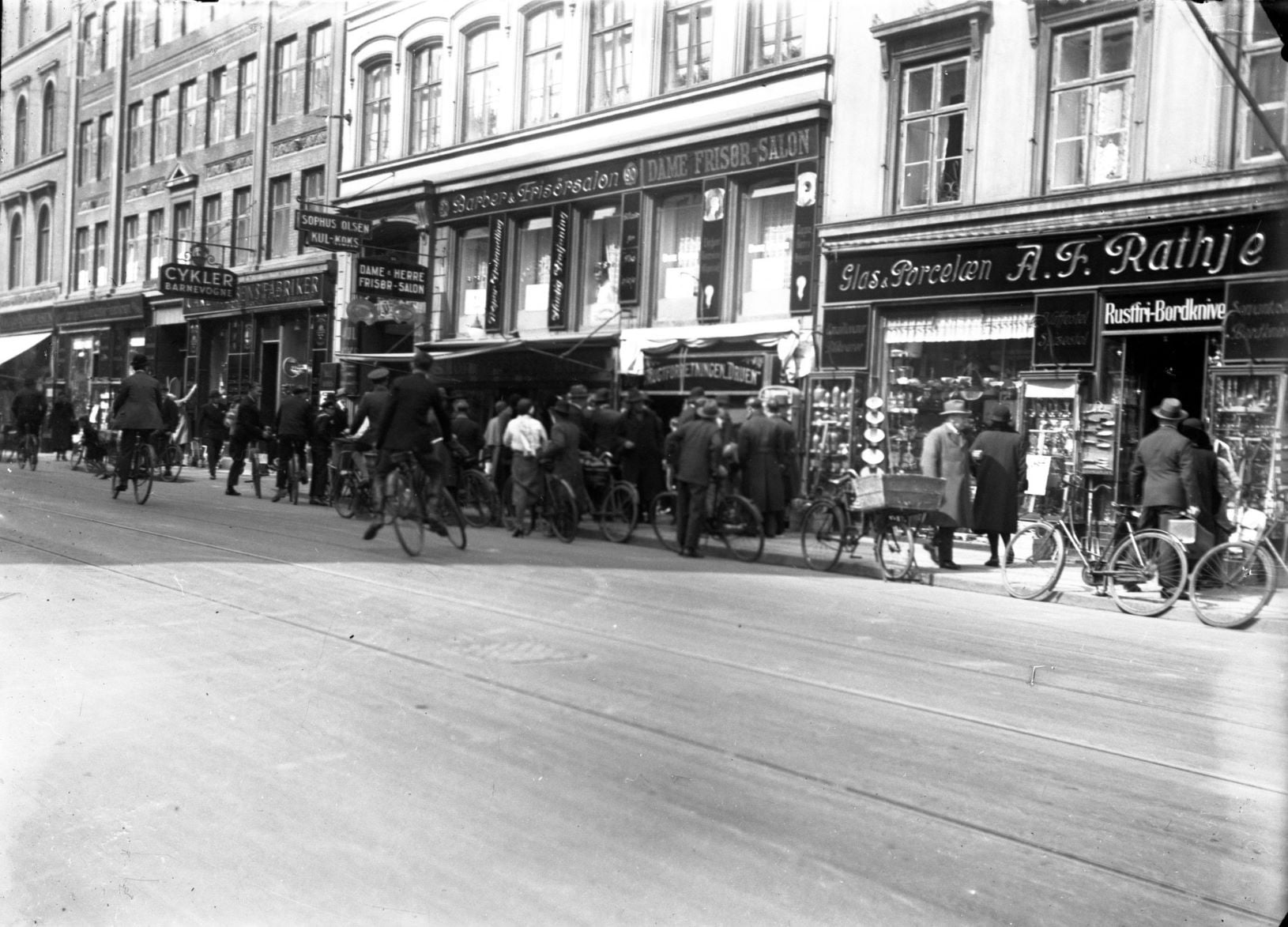 80.3 Frugtforretningen Druen, Vesterbrogade år 1931. Det borende X havde forretning her.