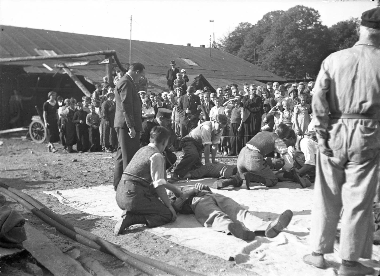 80.469 Samaritere ved Hillerød savværk, Villa i baggrunden er Københavnsvej 12.