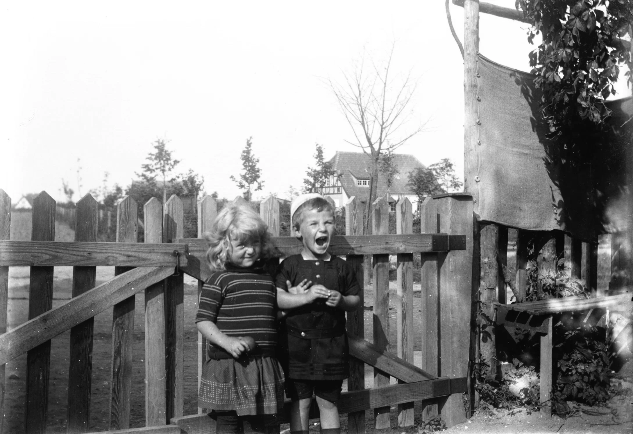 76.5.3 Skolebakken 10, Humlebæk år 1911.