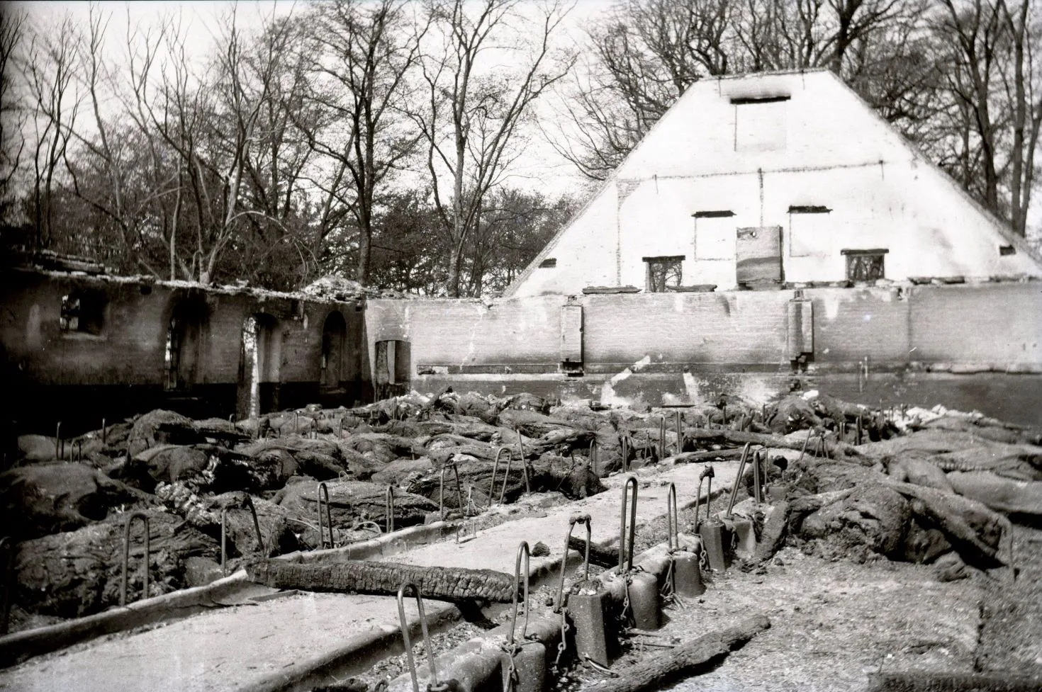 13635-4.33 Gammelgård brænder 19.sept.1914.