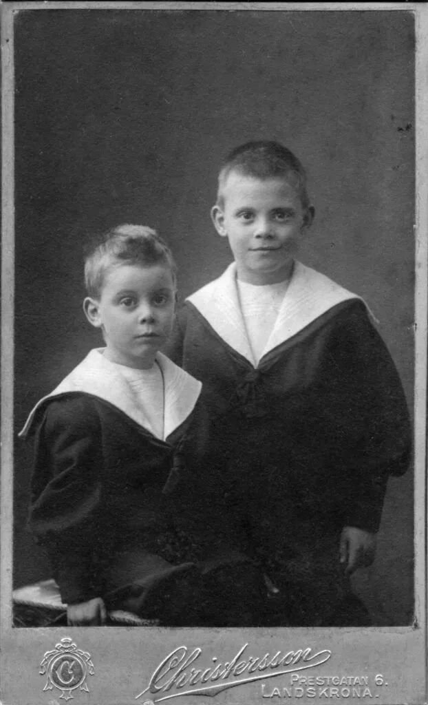 47.352 Povl Vilhelm 7 år 1907, Gunnar 5 år 1907