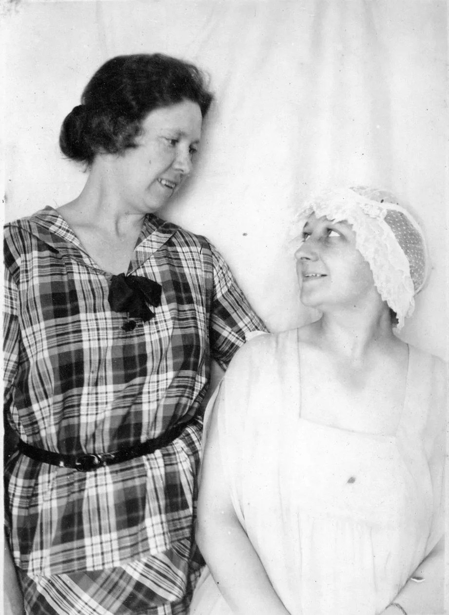 53.75 Johanne Petersen og Edith Hannerup, Marstrandsvej 14, 11. september 1921.