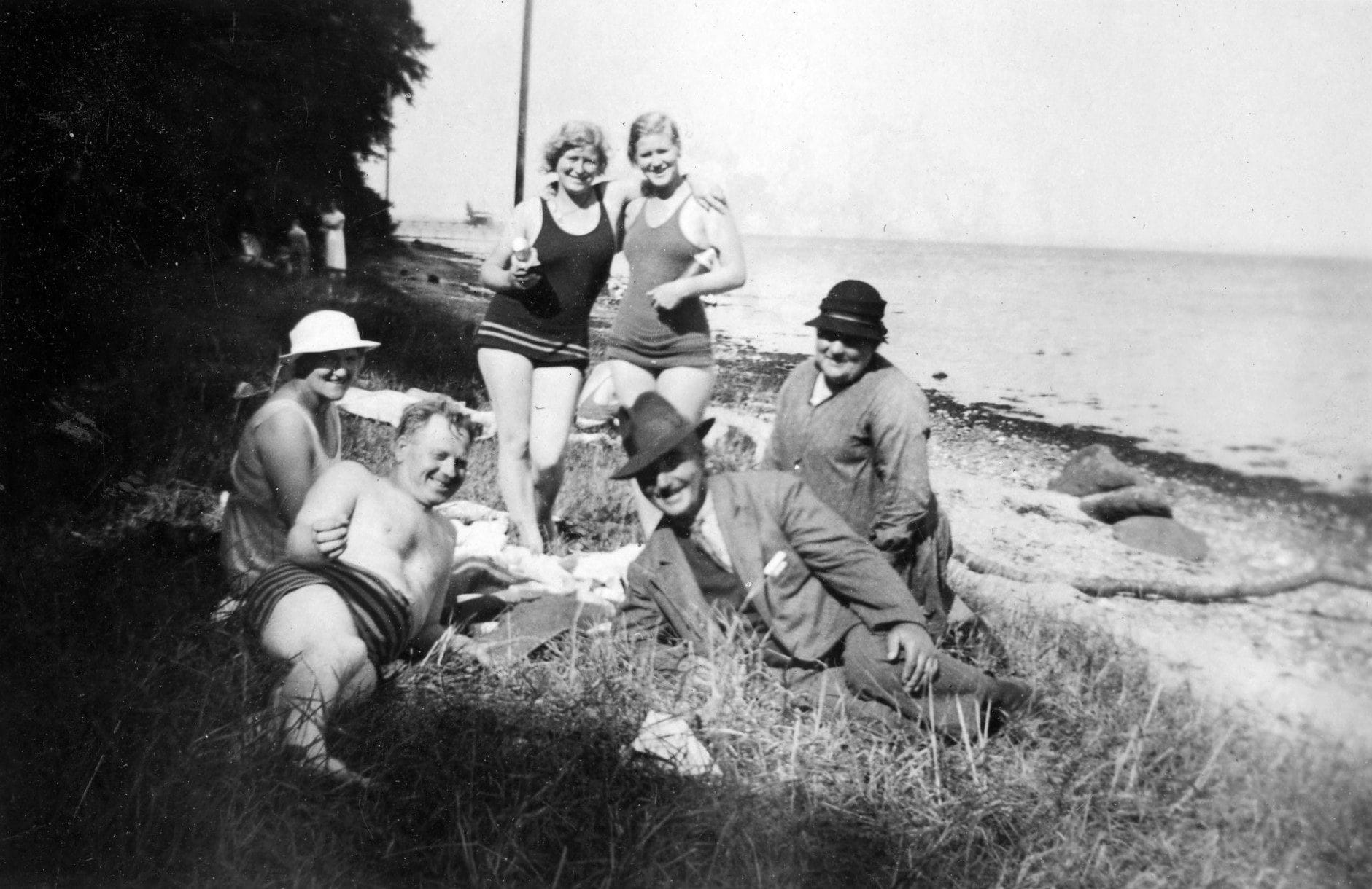 55.3 Ved stranden, måske Øresund.