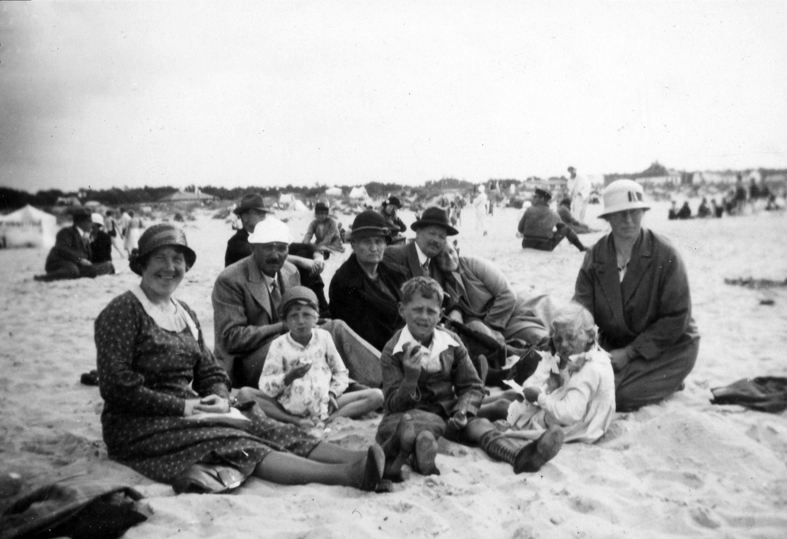 56.34 Ukendt strand i 1930´erne.