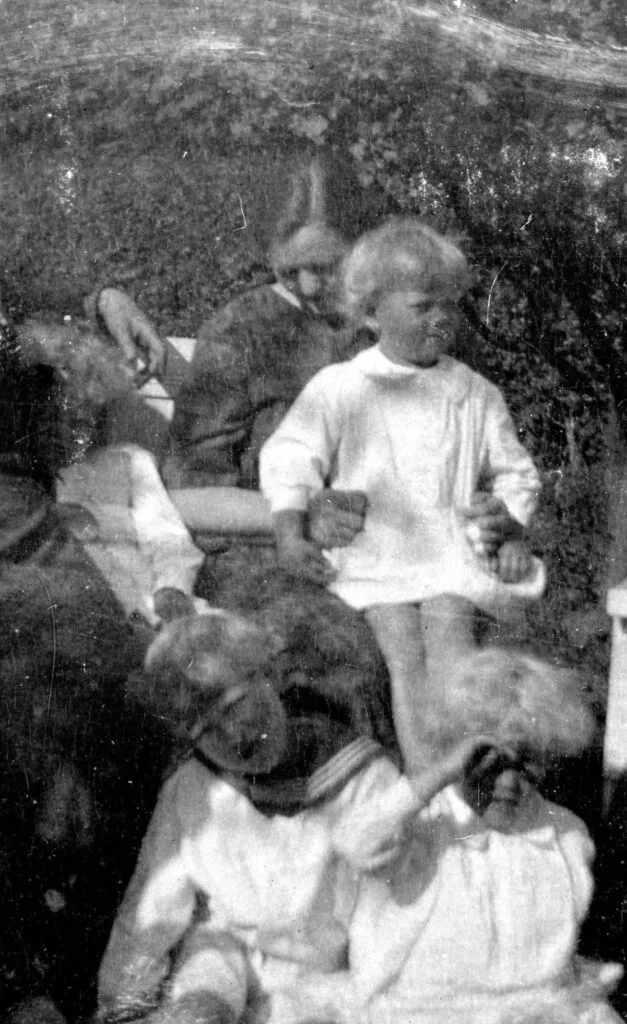 57.321 Granfeldt børn Espergærde, Juli 1925.
