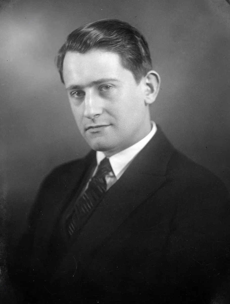 70.311 Bassisten Svend Buschardt, Odense 1927
