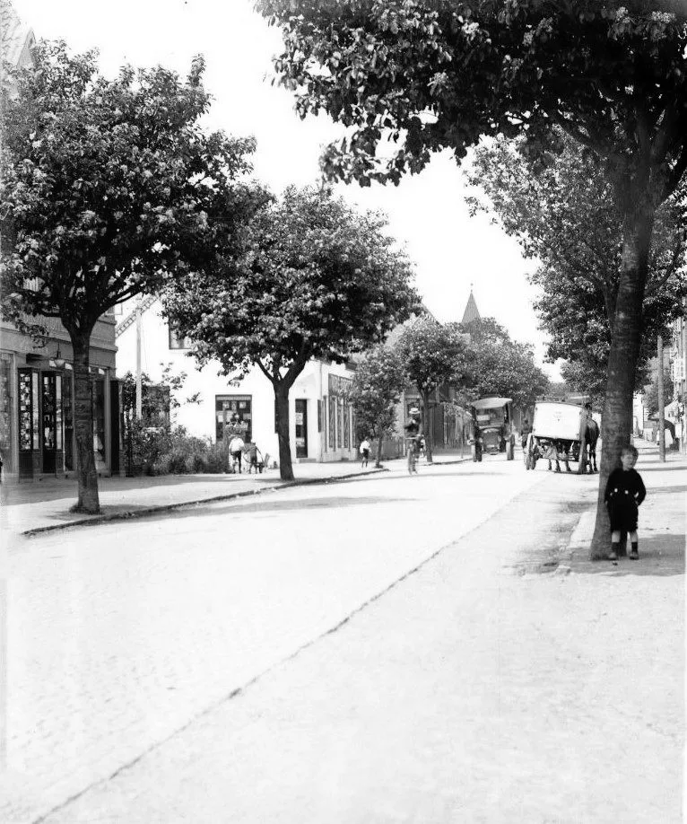 78.6 Søborg, Kirken blev bygget 1914, og sporvognsskinner blev lagt i 1924 - så det må være i det tidsrum.