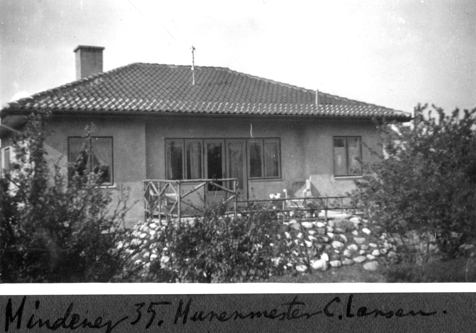 79.10 79.10 Mindevej 35, Murermester C. Larsen.